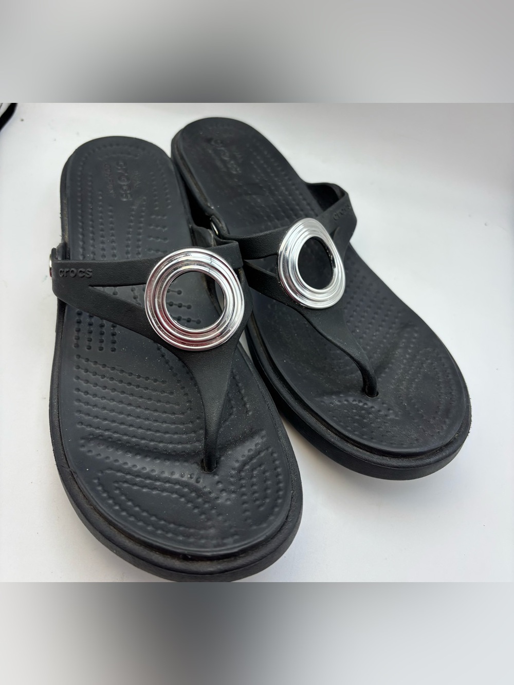 Crocs Black Platform Flip Flops W8 Dual Comfort Thong Sandals Casual Chic - Picture 8 of 8